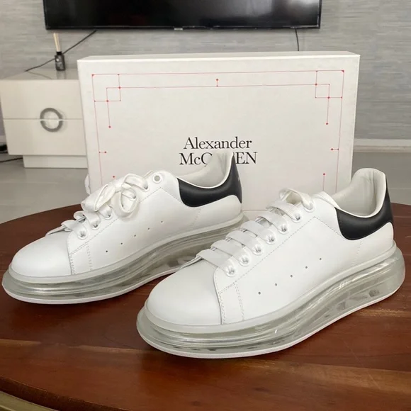 NEW‼️ Alexander McQueen - Picture 3 of 9